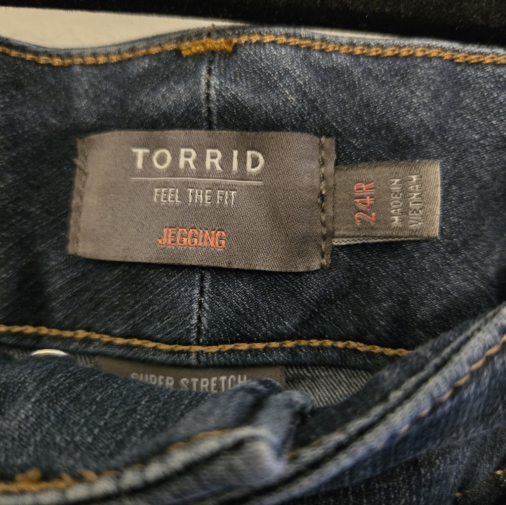 Torrid 3 Button High-Rise Jegging 24R (e) - Picture 4 of 5